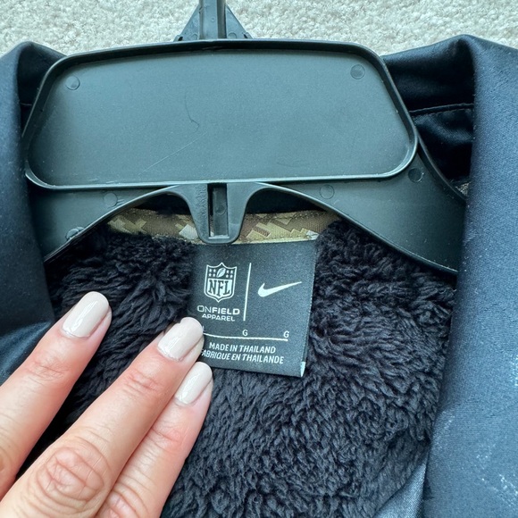 CHICAGO BEARS SALUTE TO SERVICE WOMENS LARGE JACKET. FUR INSIDE LINING NIKE - Picture 5 of 6